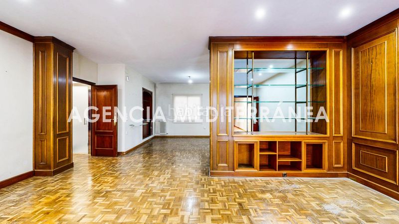 Foto eb454f36-a159-4714-afdf-1389d620b8c3. Pis amb calefacció aparcament a Russafa Valencia