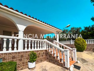 Chalet in Monserrat. Chalet en venta en montserrat