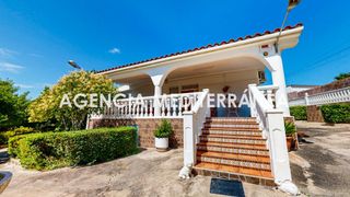 Chalet en Monserrat. Chalet en venta en montserrat