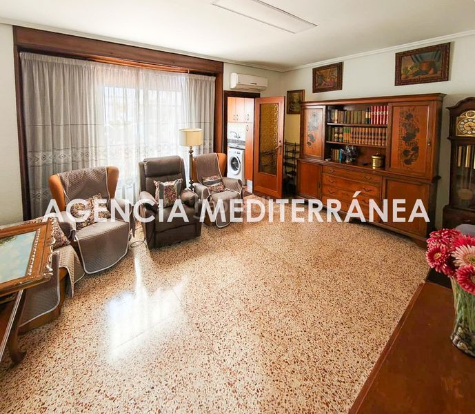 Foto d9fd63a4-6715-4d83-81f9-62a2f02fc2f7. Pis amb calefacció a Russafa Valencia