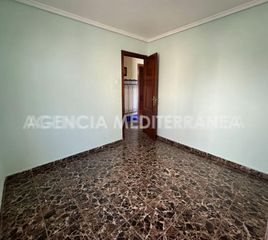 Piso  Calle isaac peral. Piso a escasos metro de la ciudad de la artes y las ciencias