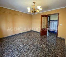 Appartement  Calle isaac peral. Piso a escasos metro de la ciudad de la artes y las ciencias