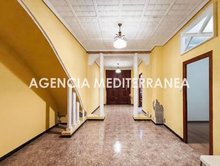Casa a Alcácer. Casa de 2 plantas para reformar en el centro de alcàsser