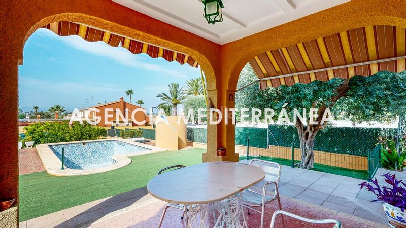 Foto b6e398f9-9ee9-43d8-9d88-ed3d1953d617. Xalet amb calefacció aparcament piscina a San Antonio de Benagéber