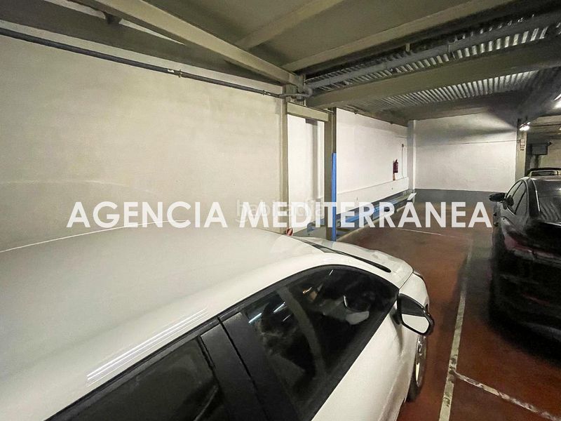 Foto b9047318-c1be-42b2-8b87-ec5abd5039b9. Aparcament cotxe a Gran Via Valencia