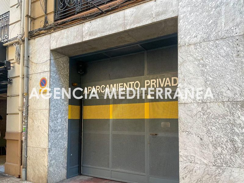 Foto ce71da39-6ab4-48bf-aab6-268490a84d6a. Aparcament cotxe a Gran Via Valencia