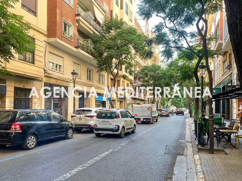 Foto edac2ed8-32fd-4cf2-bc5d-fcfefc7bd65f. Aparcament cotxe a Gran Via Valencia