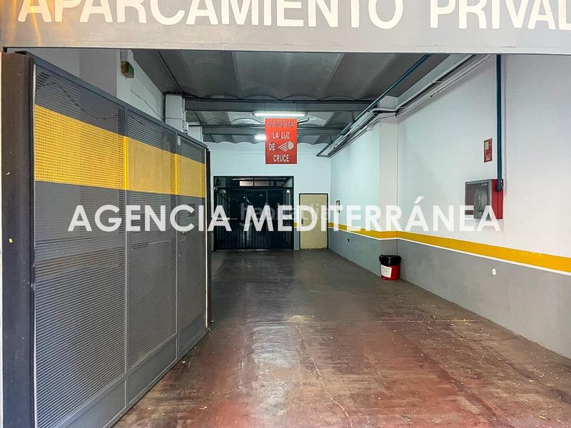 Foto f2264514-e582-4800-9005-1ee9e091f8f4. Aparcament cotxe a Gran Via Valencia