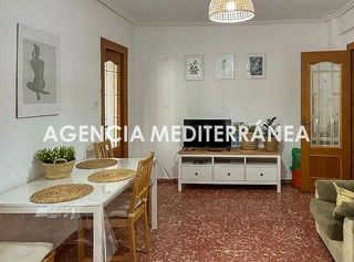 Alquiler Piso en Malva Rosa. Amplia vivienda a un paso de la playa de la malvarrosa