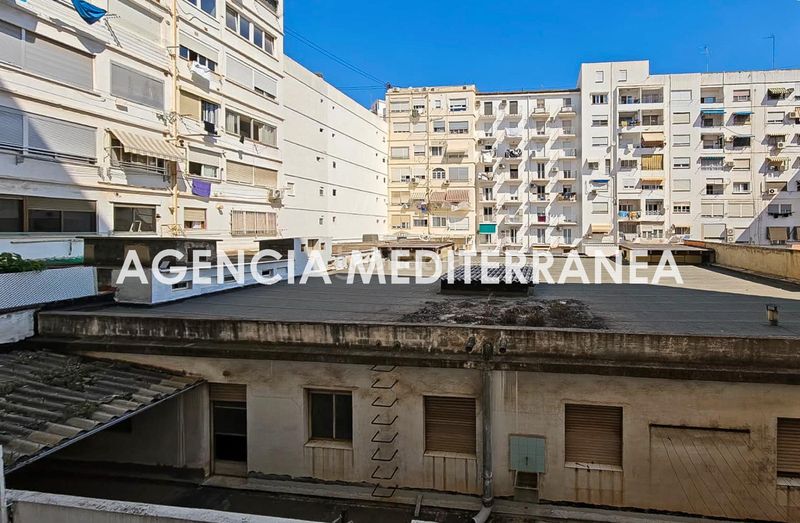 Foto 919da244-b1e6-4e3e-90a4-de525e15e289. Pis amb calefacció aparcament a Russafa Valencia