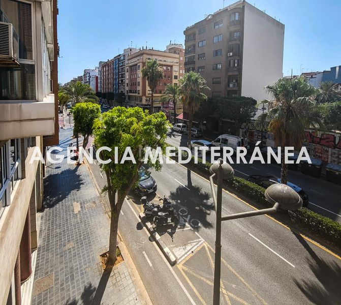Foto d33fa91d-c193-40f2-a0b9-01fd6d354bc1. Pis amb calefacció aparcament a Russafa Valencia