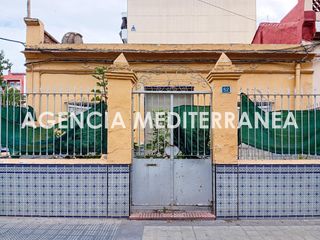 Casa a Centro Ciudad. Casa en venta en campamento con posibilidad de construir un edif
