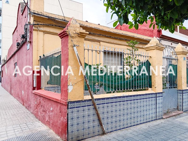 Foto d6d1ea1a-f8da-43df-8295-bb6dc33facac. Casa a Centro Ciudad Paterna