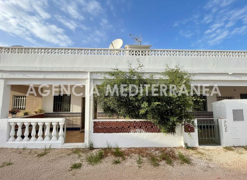 Foto 0f5528b0-0d35-4b21-a11a-161b8633dde8. Casa adossada a Oliva nova Oliva
