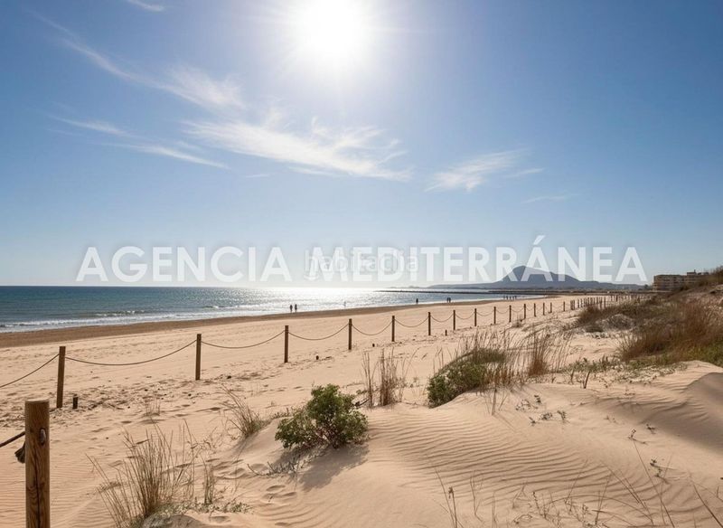 Foto b4f8936d-6432-4290-a1f6-6b2fee7c8397. Casa adossada a Oliva nova Oliva