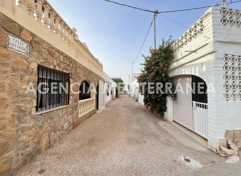 Foto ca145057-9fe6-4434-9b89-f1d9bcb00765. Casa adossada a Oliva nova Oliva