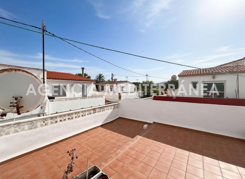 Foto d0ede398-6c1f-4578-a5f7-d7f4187f990c. Casa adossada a Oliva nova Oliva
