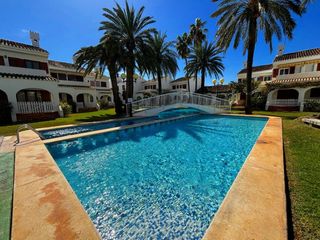 Casa a schiera in El Puerto. Casa adosada a un paso de la playa