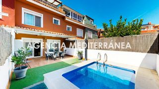 Reihenhaus in San Antonio de Benagéber. Adosado en venta en san antonio de benageber, con piscina indepe