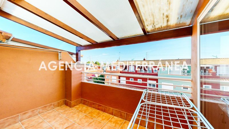 Foto 5bcf9eee-a669-4cb1-b289-e67e89ec69f9. Casa adosada adosado en venta en san antonio de benageber, con piscina independiente. en San Antonio de Benagéber