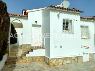 Casa adosada en Les Bassetes - El Marjal. Acogedor chalet adosado en venta en  las marinas en denia