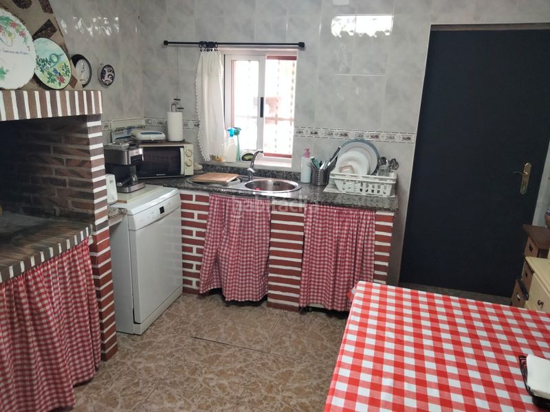 Foto 8173d00d-165e-42f3-b795-f1b72dce4806. Masia amb xemeneia aparcament a Tébar - Los Arejos Águilas