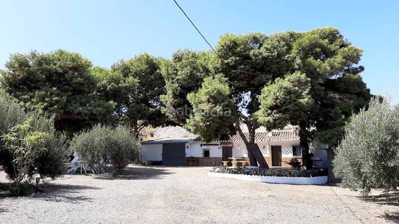 Foto 870d4782-e07c-432c-a9b5-b2f13101f4b8. Masia amb xemeneia aparcament a Tébar - Los Arejos Águilas