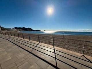 Pis  Calle aire. Amplio piso en 1ª línea de playa de las delicias, águilas, murci