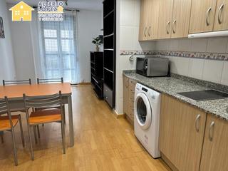 Rent Flat in Casco Antiguo - Sta. Cruz - Ayuntamiento. Apartamento de 1 dormitorio con aa junto al ayuntamiento en plen