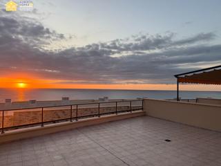Casa a Los Arenales del Sol. Última oportunidad para comprar frente al mar con 60 metros de t