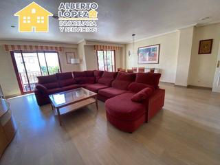 Rent Flat in Plaza Crevillente - Antiguos Juzgados - El Asilo. Alquiler piso frente a universidad cardenal herrera  ceu en elch