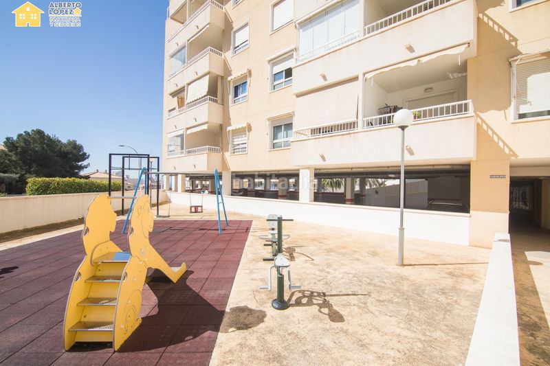 Foto 326d7640-4a2a-469a-a79b-018154564d18. Pis amb aparcament piscina a Calas Santiago Bernabeu Santa Pola