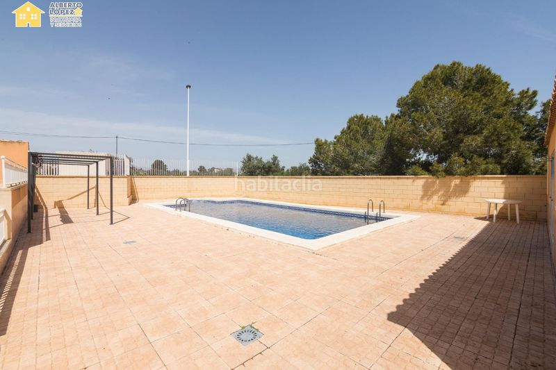 Foto ae1c6d39-6e7e-4197-955a-42b7ffcf95f8. Casa adossada amb aparcament piscina a Los Arenales del Sol Elche / Elx