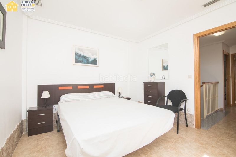 Foto b26bbe5b-d94f-4d76-bd58-613a66b9db53. Casa adossada amb aparcament piscina a Los Arenales del Sol Elche / Elx
