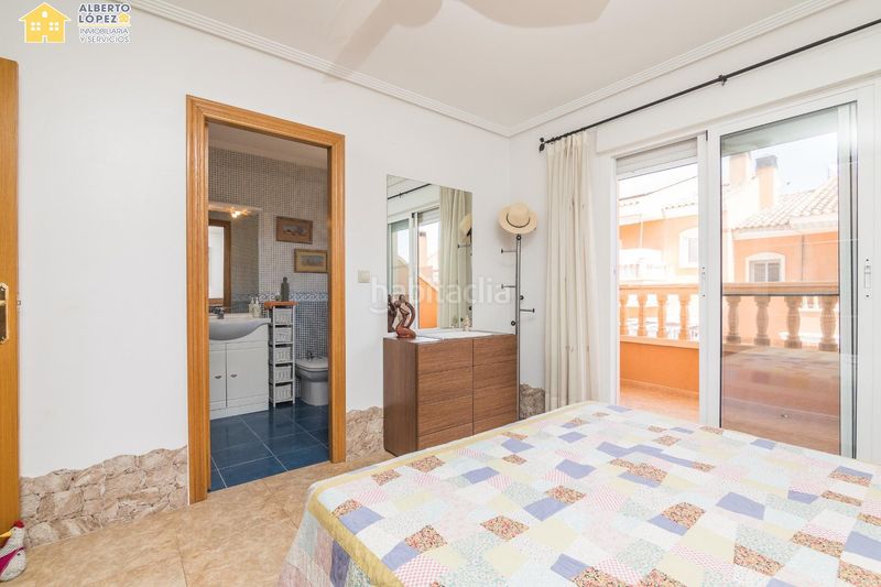Foto bac826ee-11c0-4f44-8562-43c71fd5c4e5. Casa adossada amb aparcament piscina a Los Arenales del Sol Elche / Elx