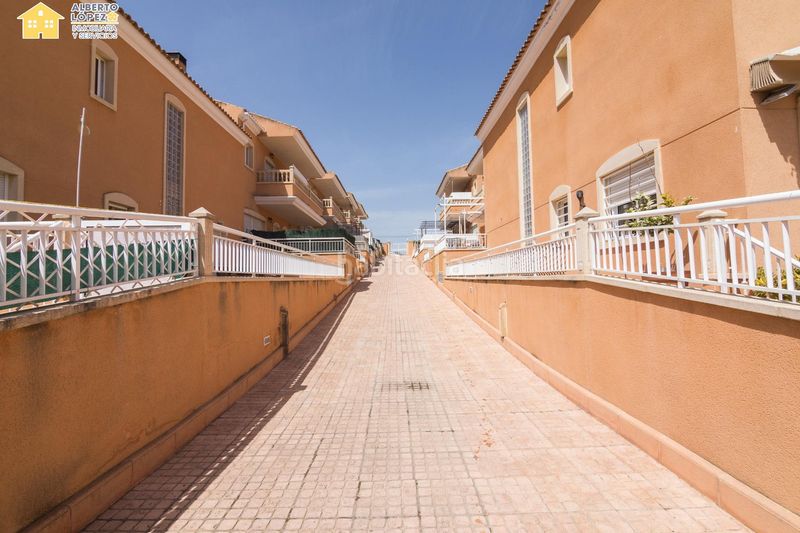 Foto e0773216-7bb4-4689-874b-c6649c44b651. Casa adossada amb aparcament piscina a Los Arenales del Sol Elche / Elx