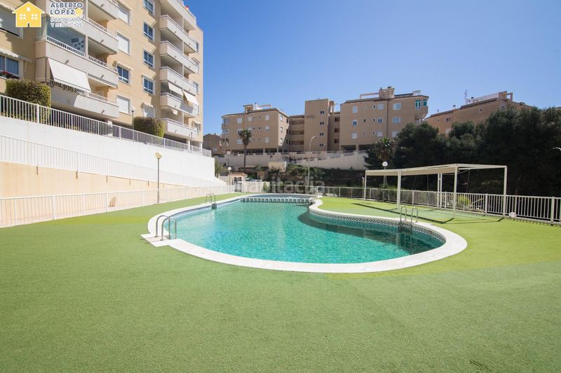 Foto 8604ee1d-c491-4915-bfe5-9bd2c903c33b. Àtic amb aparcament piscina a Calas Santiago Bernabeu Santa Pola