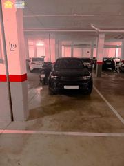 Car parking in Reina Victoria - Miguel Hernández. Plaza de garaje amplia en venta en elche