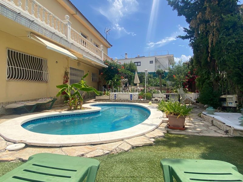 Foto b9b879e6-ad3b-4abe-8f21-33434b43080d. Casa amb piscina a Urbanitzacions Arenys de Mar