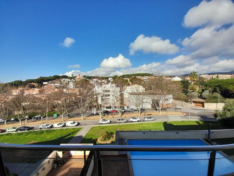 Foto c7a19726-3b69-4f56-8b23-166b5a551f82. Piso precioso apartamento seminuevo con piscina comunitaria. en Canet de Mar
