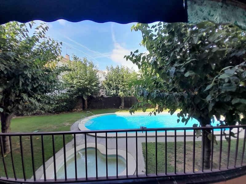 Foto 305e6fc6-e296-4908-acf6-e5a9f409df1d. Piso fantástico piso reformado con zona comunitaria con piscina en Canet de Mar