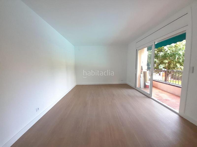 Foto 8cdcf461-7053-443e-bc8a-d1a3f829f63d. Piso fantástico piso reformado con zona comunitaria con piscina en Canet de Mar