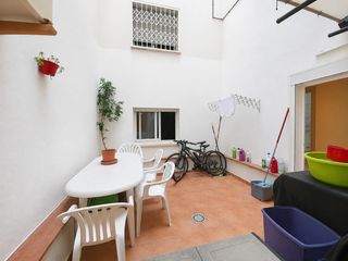 Pis a Centre. Planta baja de 50 m2 con patio, a 2 min del mar!!