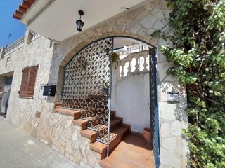 Casa a Arenys de Munt. Fant�stica casa a 4 vientos de 248 m2 en terreno de 748 m2