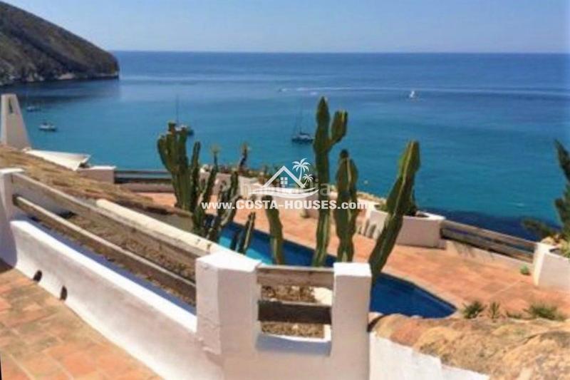 Foto 1054b23c-75f1-4a2a-9fb7-fc75081079d8. Chalet con riscaldamento parcheggio piscina in El Portet-Pla del Mar Moraira