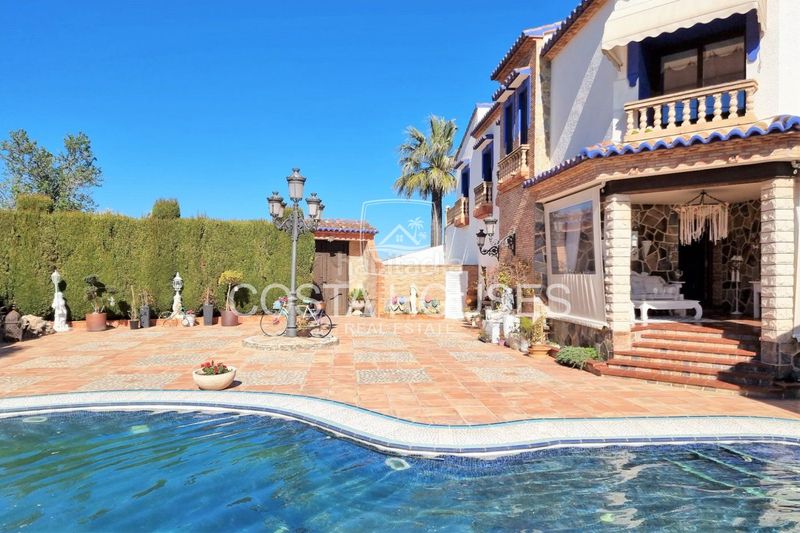 Foto 891a63e1-9bd1-479b-8e55-4fedd7e94f77. Xalet amb calefacció aparcament piscina a Teulada