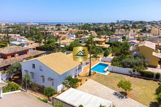 Xalet a El Montgó. Venta exclusiva villa mediterránea cerca del centro y playa de d