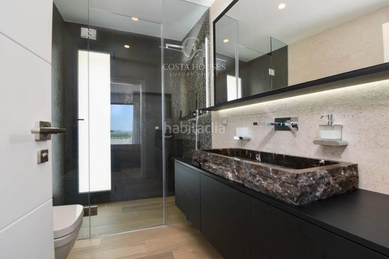 Foto ed09ded8-d78f-4c88-8c8f-7e5d5a5ad4d9. Chalet villa nueva con vistas al mar en venta en monte olimpo, jávea alicante en Xàbia