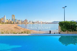 Planta baixa a Playa Poniente. Venta apartamento de lujo en 1a linea playa frente mar en benido