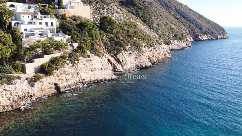 Foto e8c3addf-3311-41b3-8501-2b3a2a15f333. Chalet con riscaldamento parcheggio piscina in El Portet-Pla del Mar Moraira